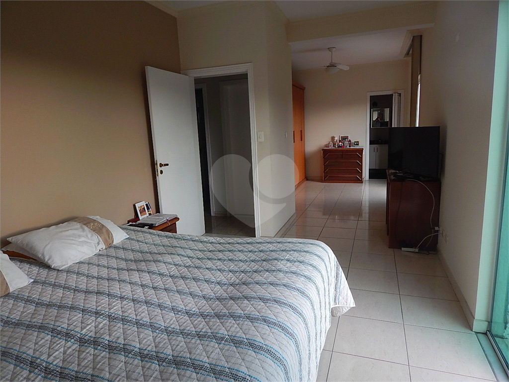 Casa Térrea no Barro Branco, 4 dormitórios, 4 suítes, sala 3 ambientes, área gourmet,  10 vagas.