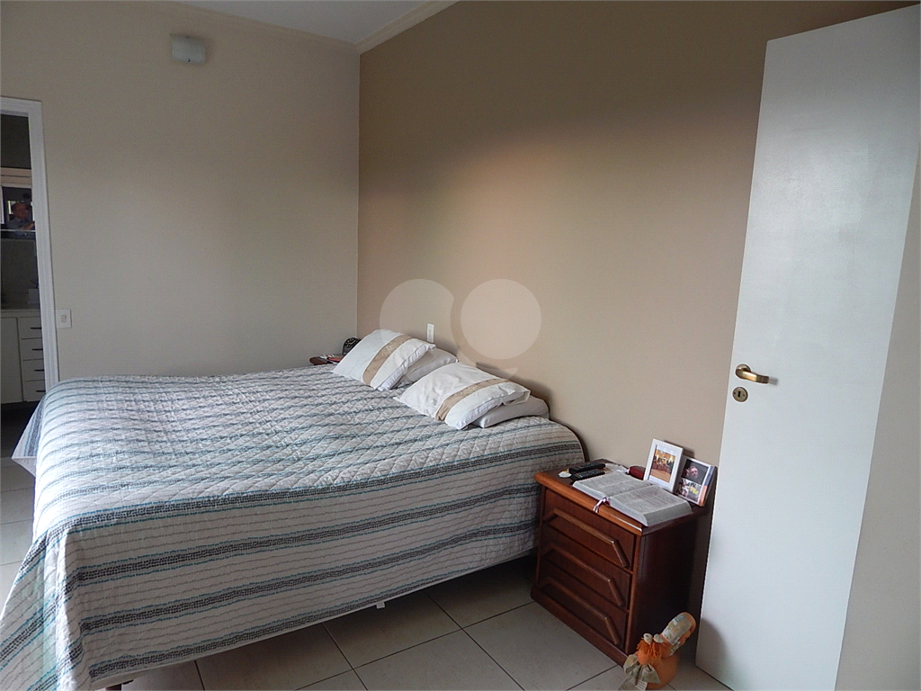 Casa Térrea no Barro Branco, 4 dormitórios, 4 suítes, sala 3 ambientes, área gourmet,  10 vagas.