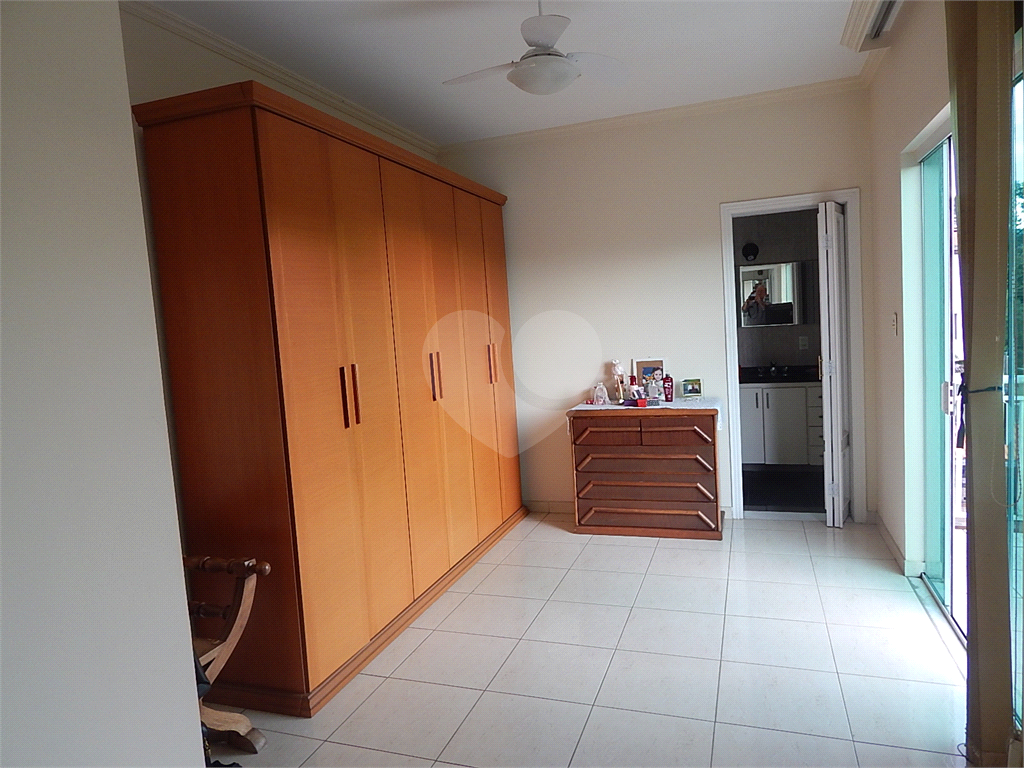 Casa Térrea no Barro Branco, 4 dormitórios, 4 suítes, sala 3 ambientes, área gourmet,  10 vagas.