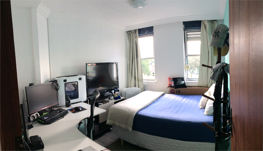 Apartamento todo reformado com 2 dorms.