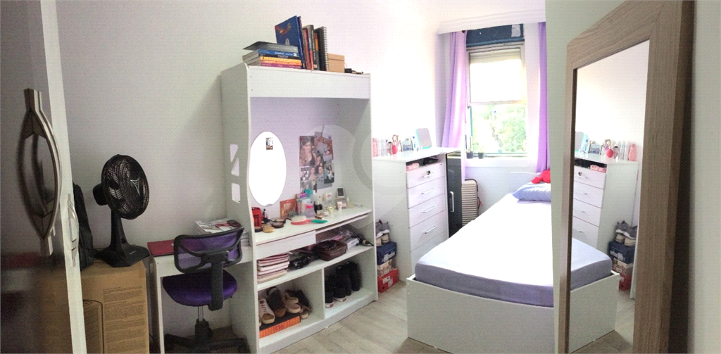 Apartamento todo reformado com 2 dorms.