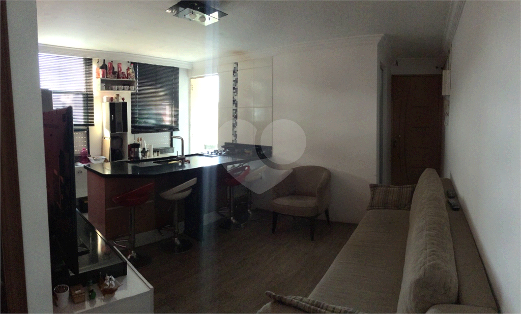 Apartamento todo reformado com 2 dorms.
