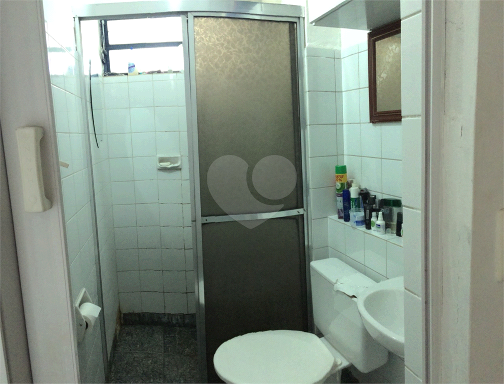 Apartamento todo reformado com 2 dorms.