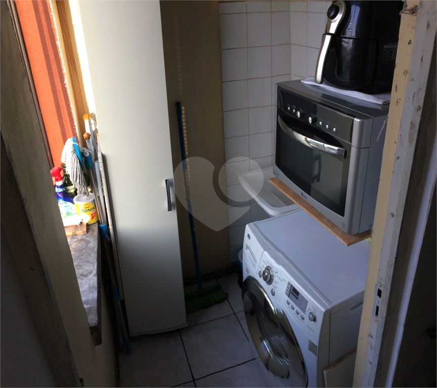 Apartamento todo reformado com 2 dorms.