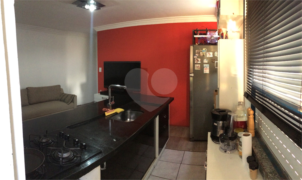 Apartamento todo reformado com 2 dorms.