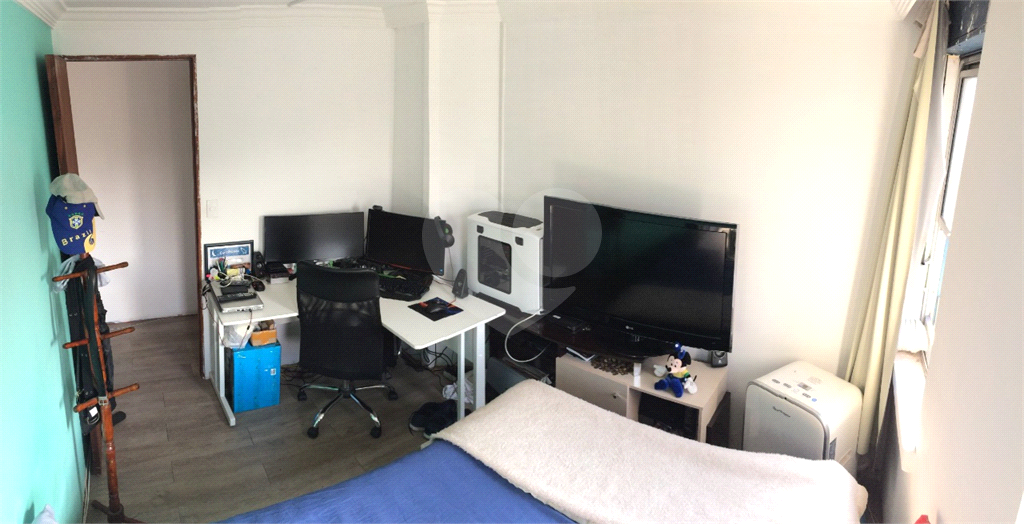 Apartamento todo reformado com 2 dorms.