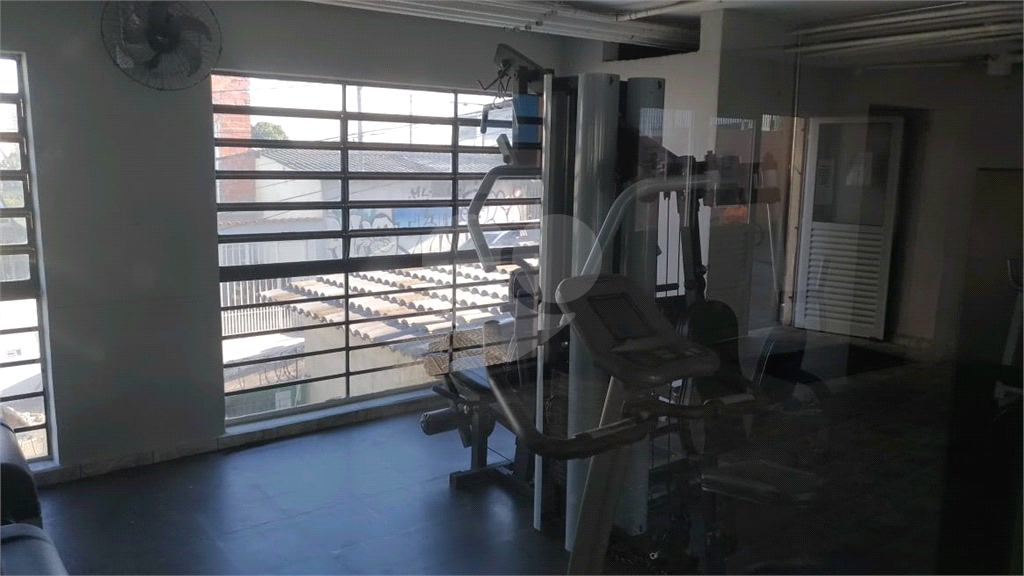 Apartamento todo reformado com 2 dorms.