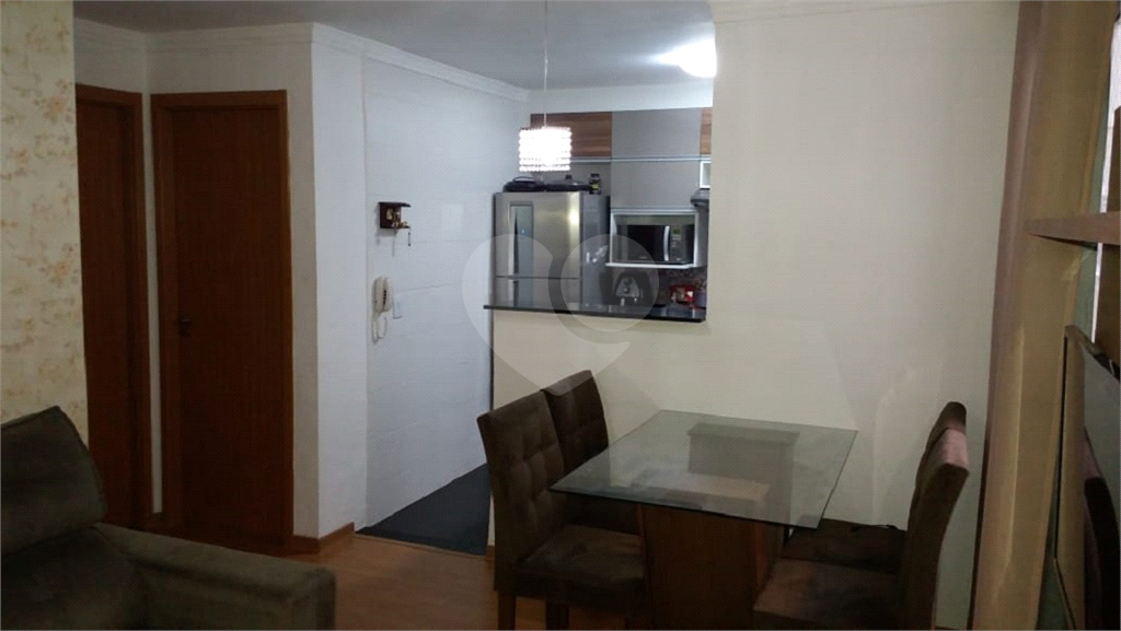 Lindo ap de 2 dorms, com móveis planejados de bom gosto e fino acabamento