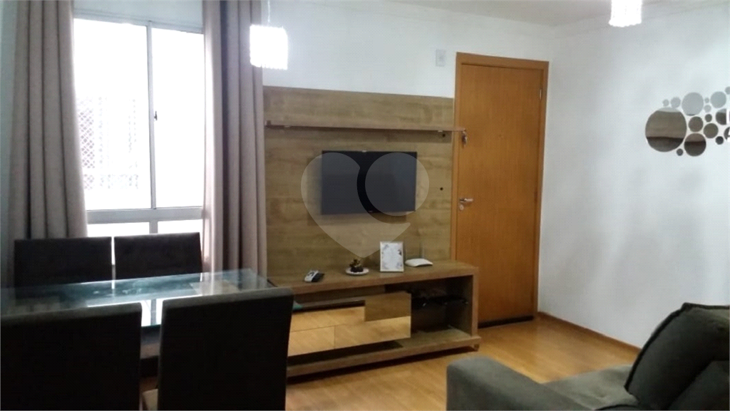 Lindo ap de 2 dorms, com móveis planejados de bom gosto e fino acabamento