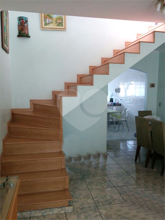 Sobrado 205m² 3 dormitórios. quintal. 