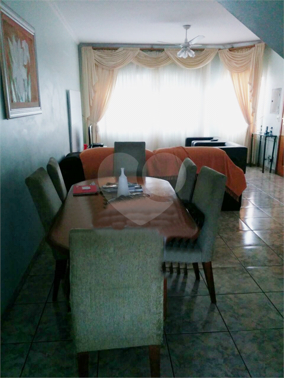 Sobrado 205m² 3 dormitórios. quintal. 