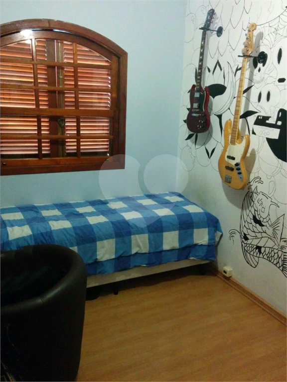 Sobrado 205m² 3 dormitórios. quintal. 