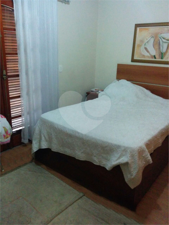 Sobrado 205m² 3 dormitórios. quintal. 