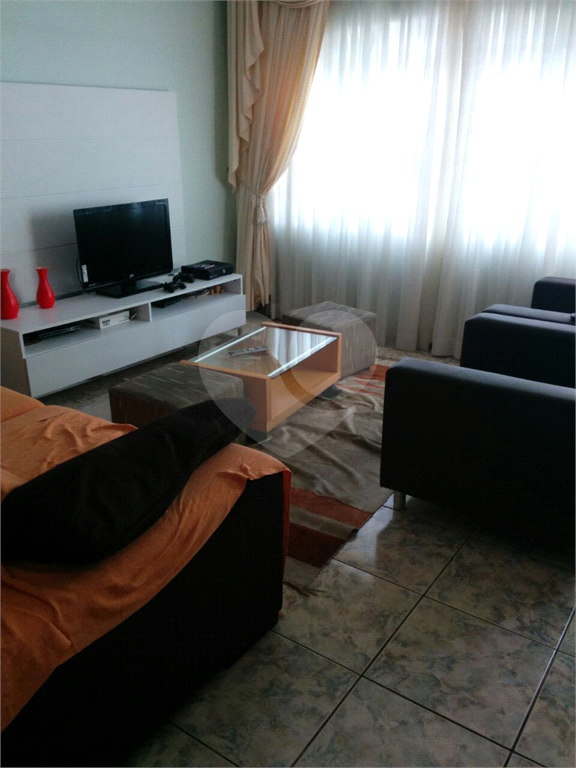 Sobrado 205m² 3 dormitórios. quintal. 