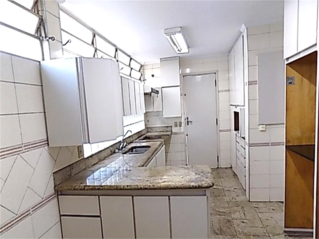 Sobrado Espaçoso com 4 Dormitórios e Ótima Localização
