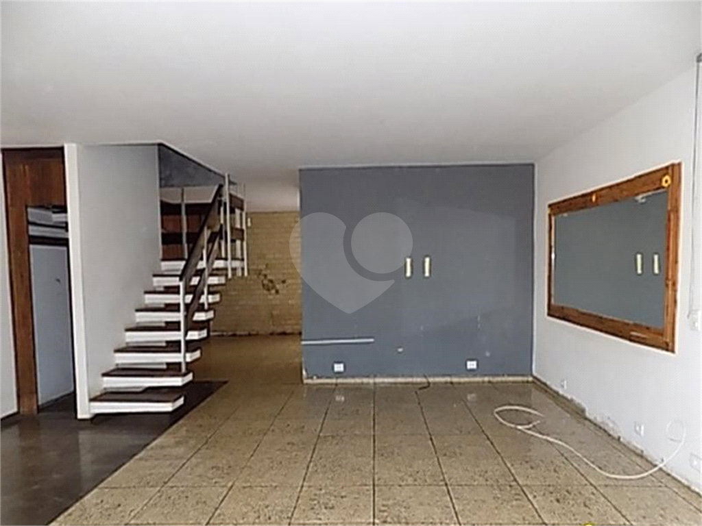 Sobrado Espaçoso com 4 Dormitórios e Ótima Localização