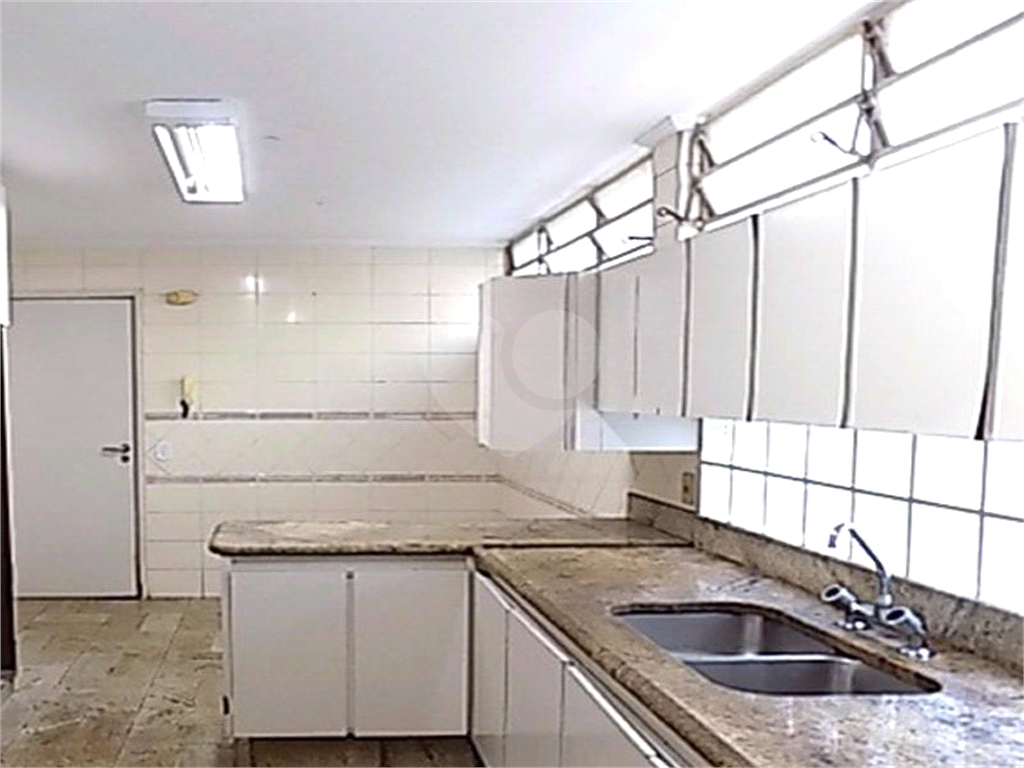 Sobrado Espaçoso com 4 Dormitórios e Ótima Localização