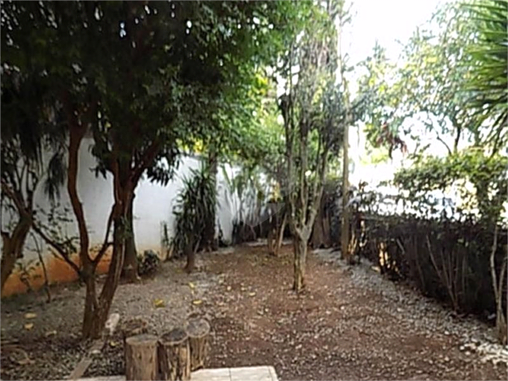 Sobrado Espaçoso com 4 Dormitórios e Ótima Localização
