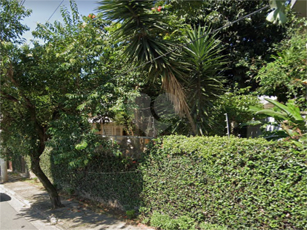 Sobrado Espaçoso com 4 Dormitórios e Ótima Localização