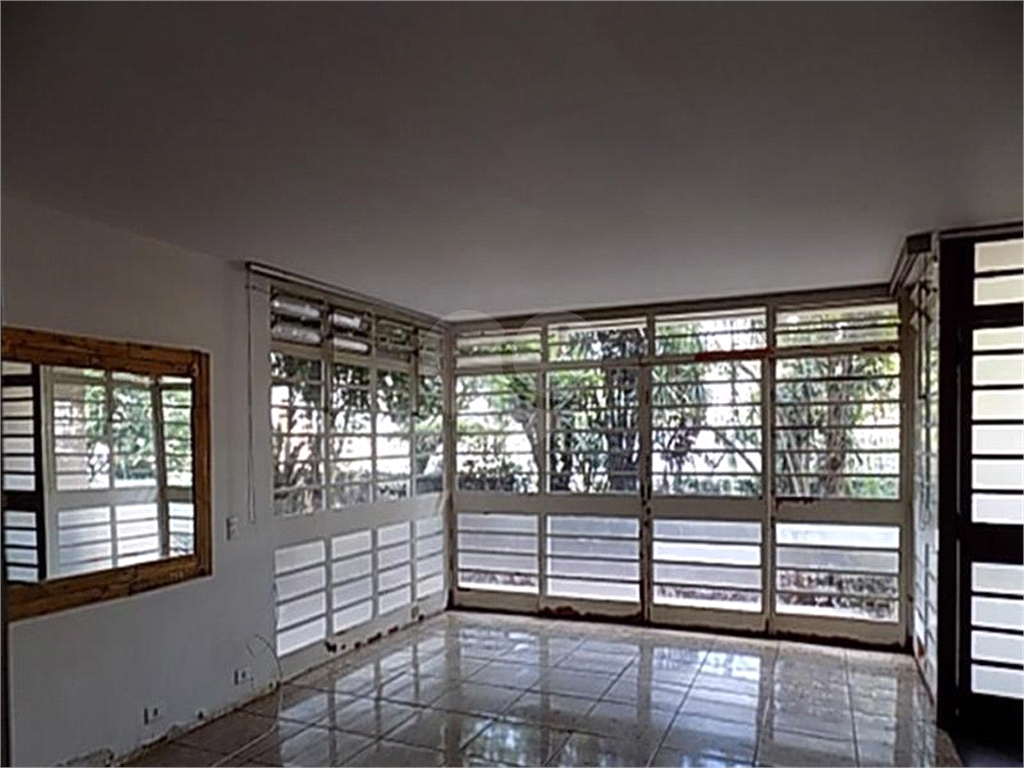 Sobrado Espaçoso com 4 Dormitórios e Ótima Localização