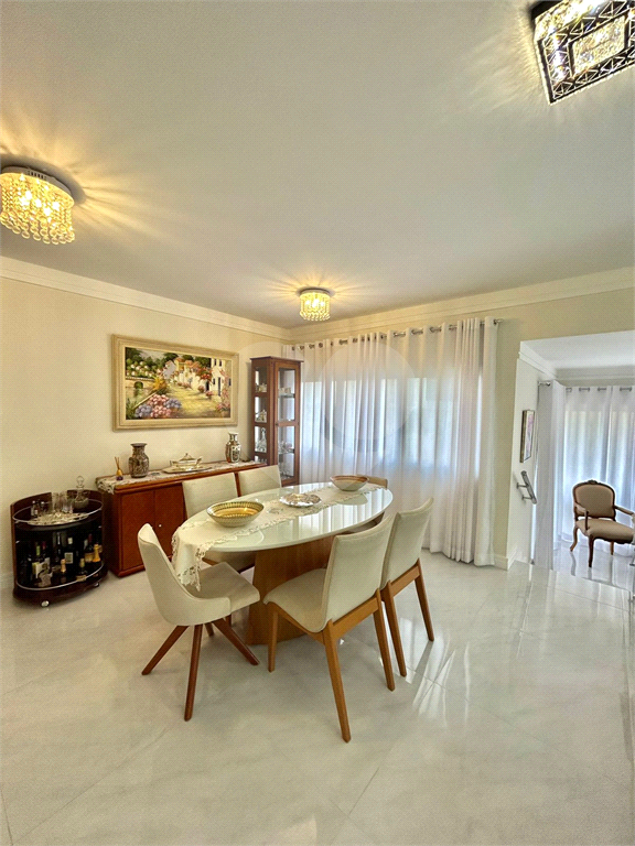 Apartamento alto padrão, 180 metros,   4 dormitórios  3 suítes com varanda , 4 vagas e depósito 