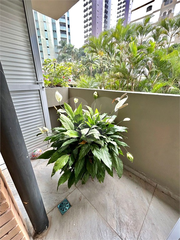 Apartamento alto padrão, 180 metros,   4 dormitórios  3 suítes com varanda , 4 vagas e depósito 