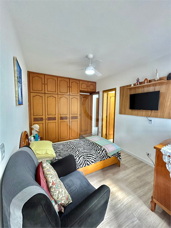 Apartamento alto padrão, 180 metros,   4 dormitórios  3 suítes com varanda , 4 vagas e depósito 