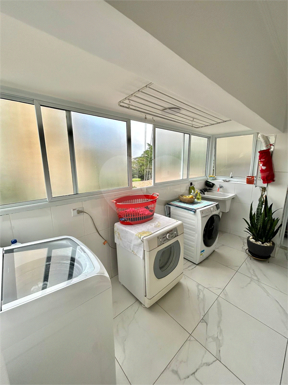 Apartamento alto padrão, 180 metros,   4 dormitórios  3 suítes com varanda , 4 vagas e depósito 