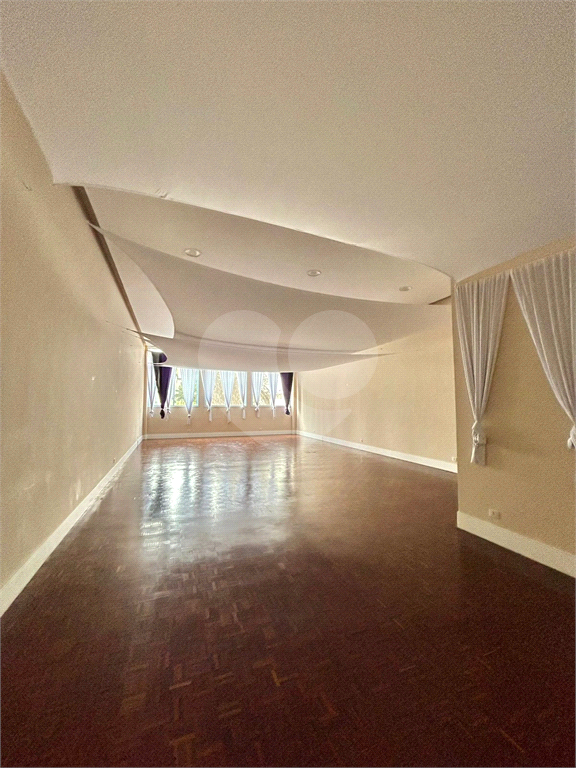 Apartamento alto padrão, 180 metros,   4 dormitórios  3 suítes com varanda , 4 vagas e depósito 