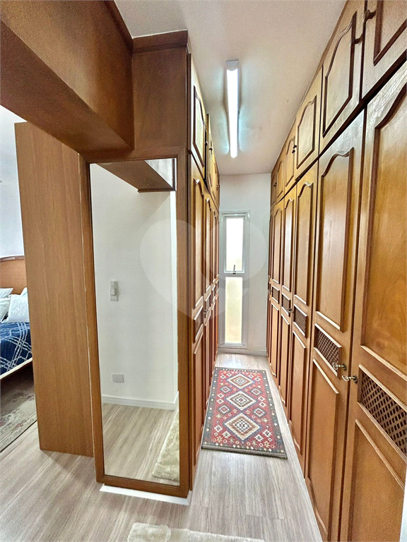 Apartamento alto padrão, 180 metros,   4 dormitórios  3 suítes com varanda , 4 vagas e depósito 