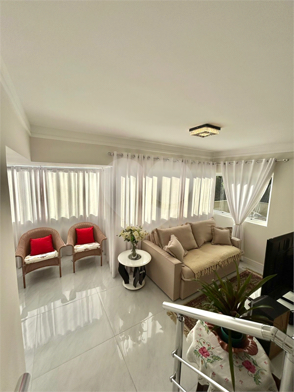 Apartamento alto padrão, 180 metros,   4 dormitórios  3 suítes com varanda , 4 vagas e depósito 