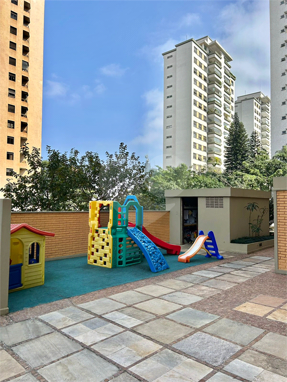 Apartamento alto padrão, 180 metros,   4 dormitórios  3 suítes com varanda , 4 vagas e depósito 