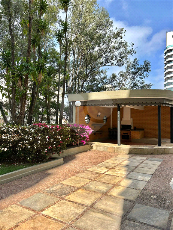 Apartamento alto padrão, 180 metros,   4 dormitórios  3 suítes com varanda , 4 vagas e depósito 