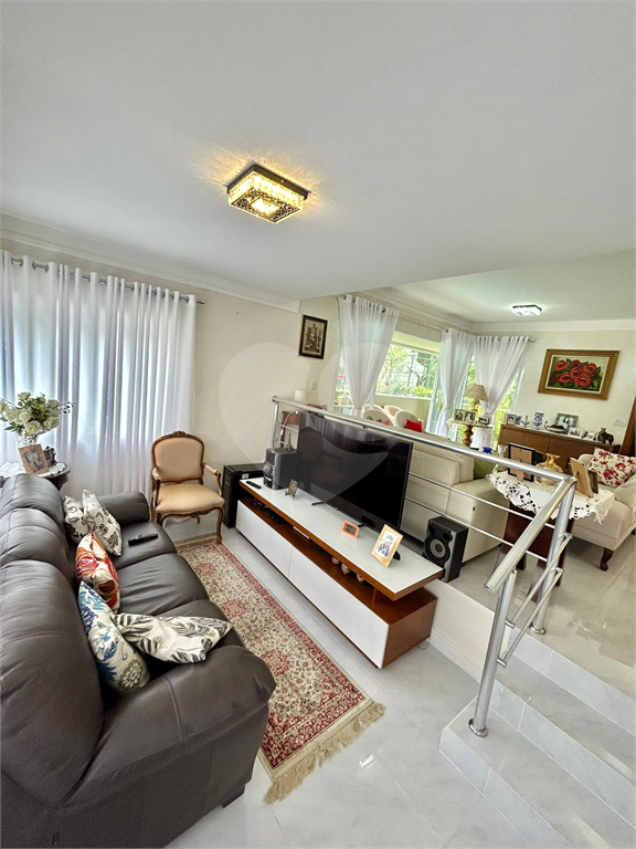 Apartamento alto padrão, 180 metros,   4 dormitórios  3 suítes com varanda , 4 vagas e depósito 