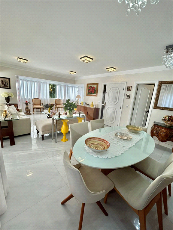 Apartamento alto padrão, 180 metros,   4 dormitórios  3 suítes com varanda , 4 vagas e depósito 