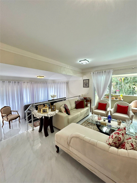 Apartamento alto padrão, 180 metros,   4 dormitórios  3 suítes com varanda , 4 vagas e depósito 