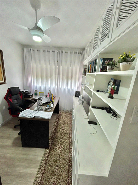 Apartamento alto padrão, 180 metros,   4 dormitórios  3 suítes com varanda , 4 vagas e depósito 