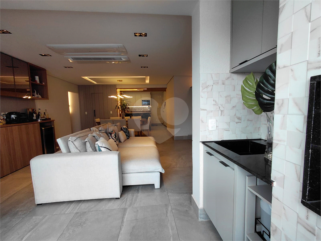 Imóvel 119m² com ampla sala de de 3 ambientes varanda gourmet 3 quartos, sendo 1 suíte, 2 vagas Pompéia