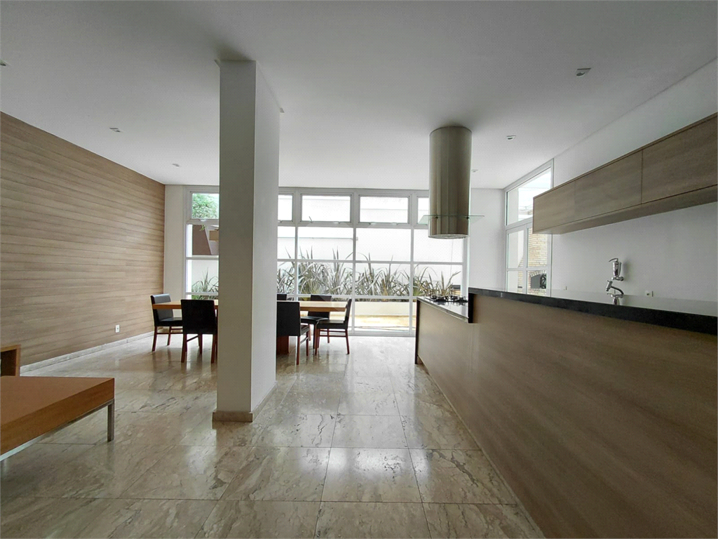 Imóvel 119m² com ampla sala de de 3 ambientes varanda gourmet 3 quartos, sendo 1 suíte, 2 vagas Pompéia