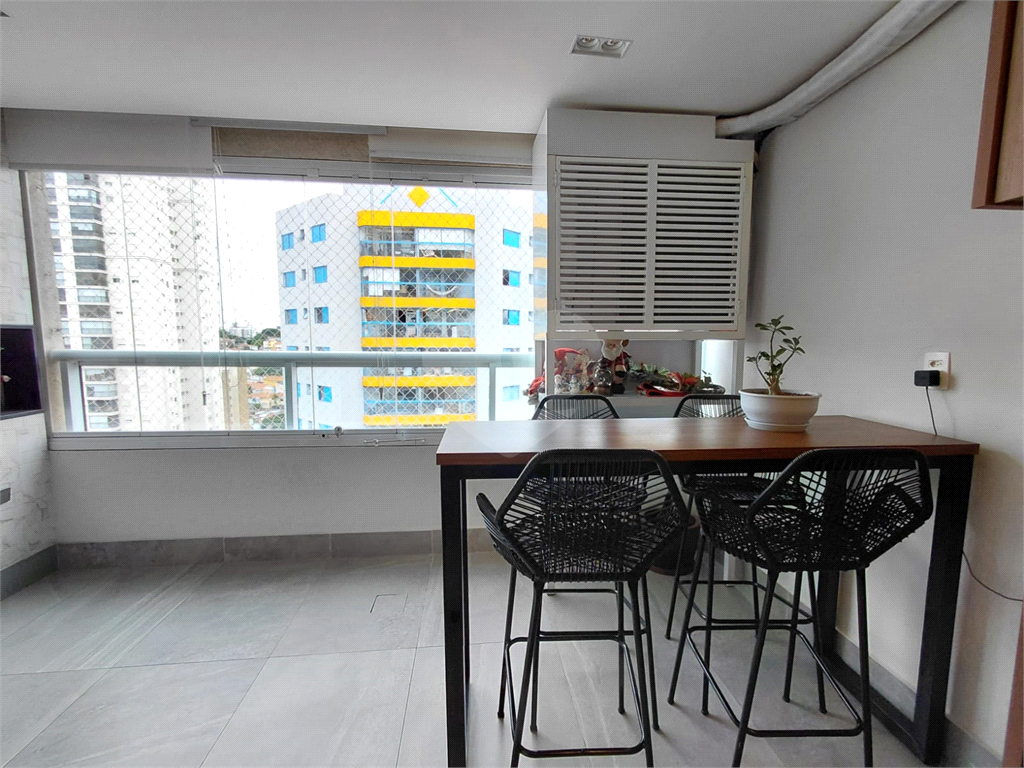 Imóvel 119m² com ampla sala de de 3 ambientes varanda gourmet 3 quartos, sendo 1 suíte, 2 vagas Pompéia