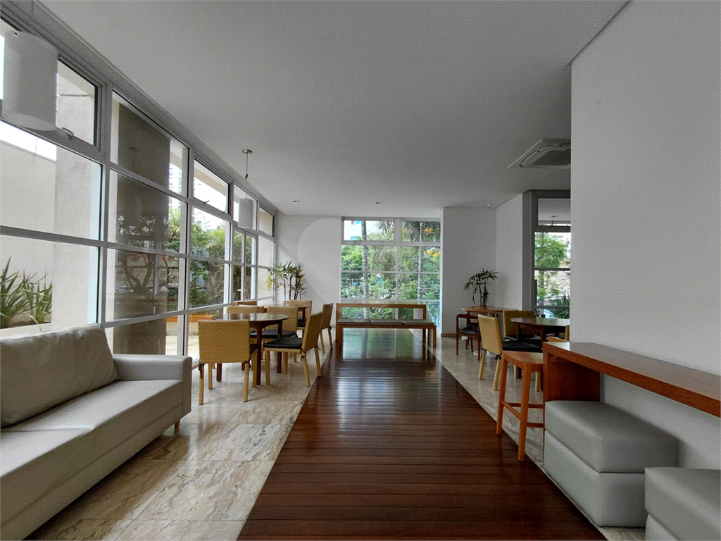 Imóvel 119m² com ampla sala de de 3 ambientes varanda gourmet 3 quartos, sendo 1 suíte, 2 vagas Pompéia