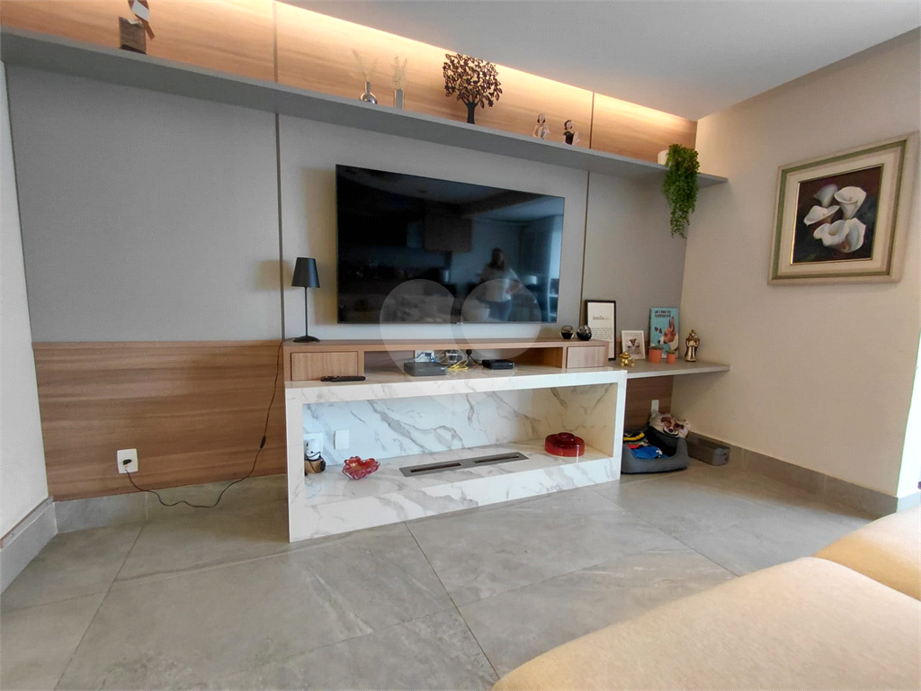 Imóvel 119m² com ampla sala de de 3 ambientes varanda gourmet 3 quartos, sendo 1 suíte, 2 vagas Pompéia