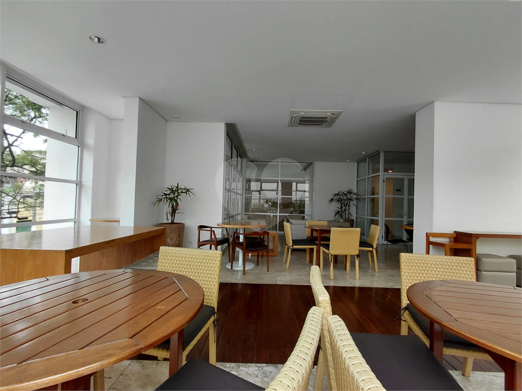 Imóvel 119m² com ampla sala de de 3 ambientes varanda gourmet 3 quartos, sendo 1 suíte, 2 vagas Pompéia