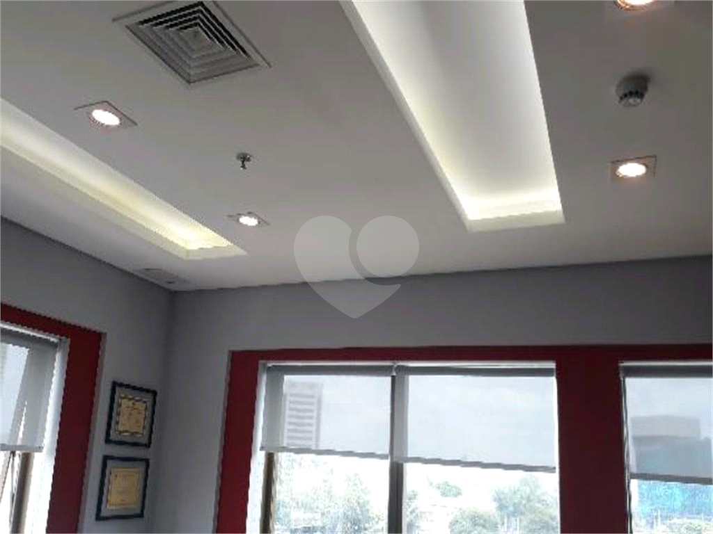 Sala comercial em Alphaville Centro Industrial e Empresarial