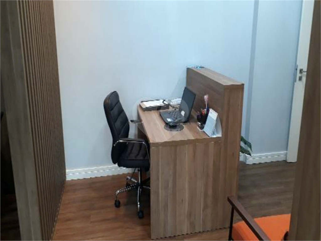 Sala comercial em Alphaville Centro Industrial e Empresarial