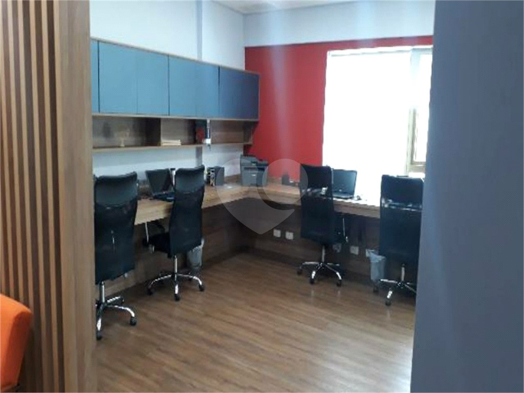 Sala comercial em Alphaville Centro Industrial e Empresarial