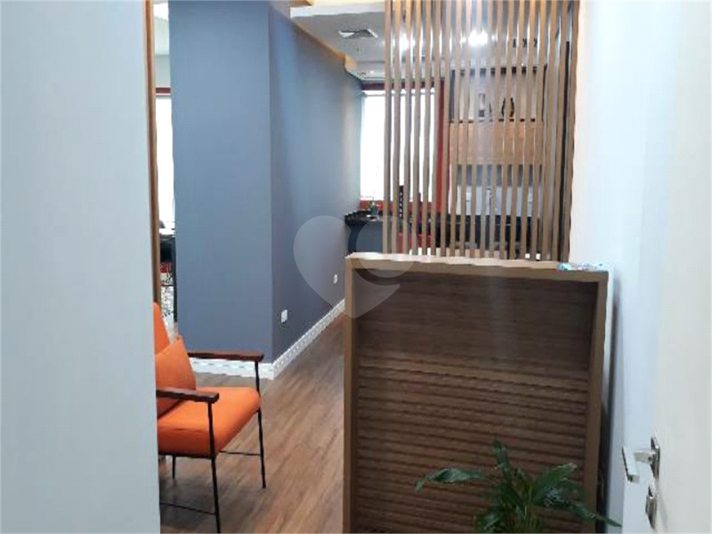 Sala comercial em Alphaville Centro Industrial e Empresarial