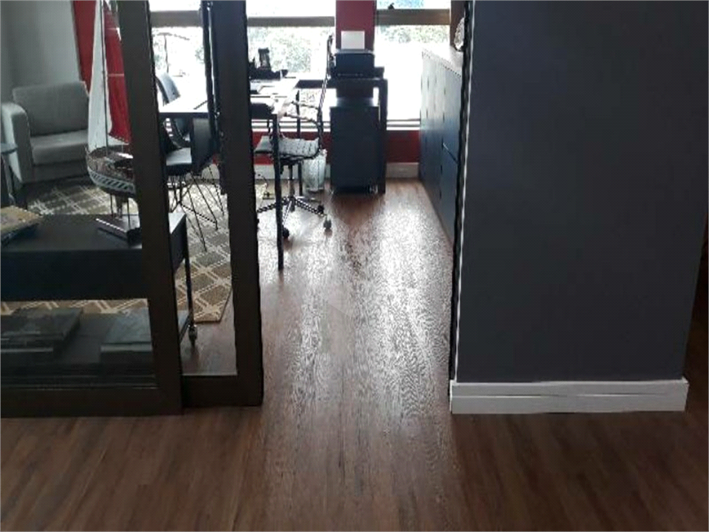 Sala comercial em Alphaville Centro Industrial e Empresarial