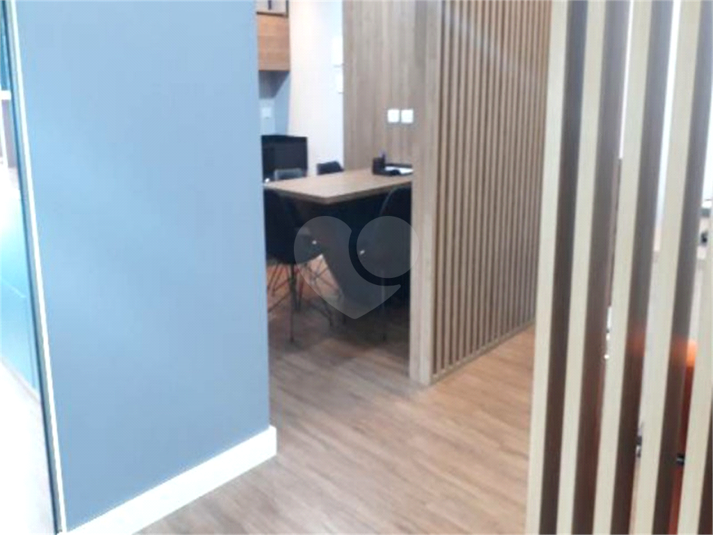 Sala comercial em Alphaville Centro Industrial e Empresarial