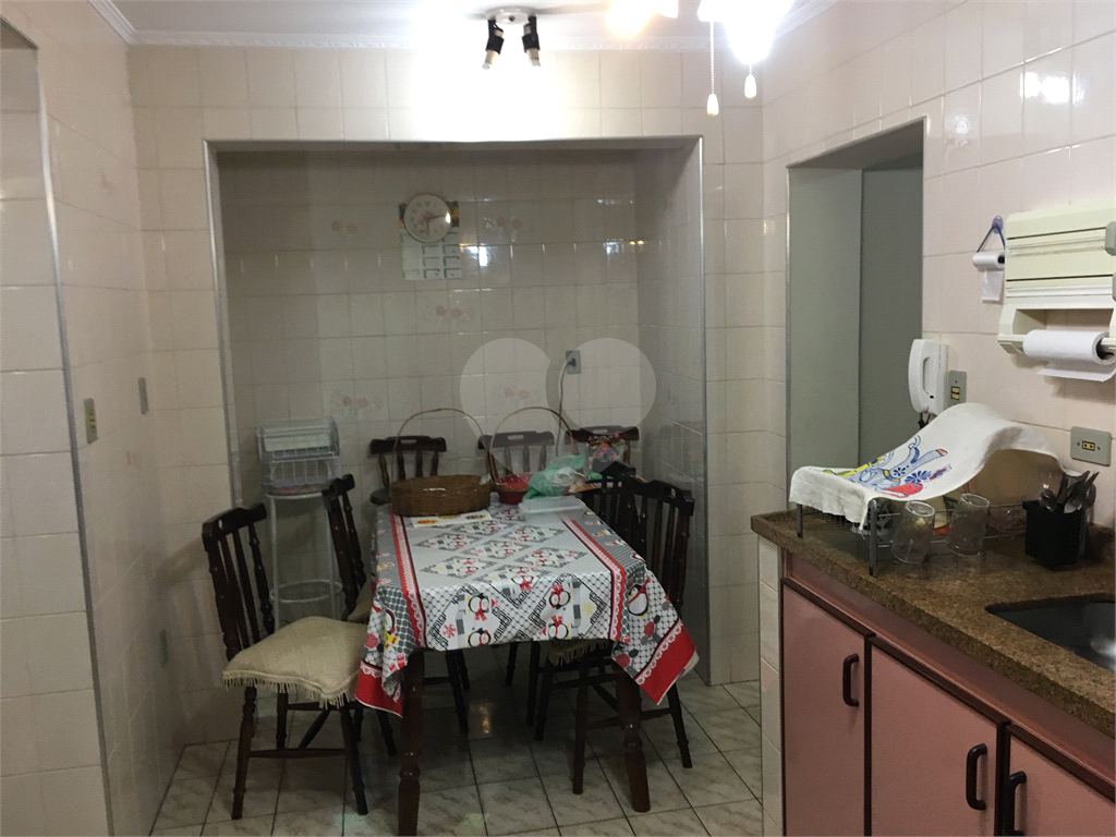 Excelente sobrado com duas moradias, ótimo para famílias que queiram morar no mesmo terreno. 